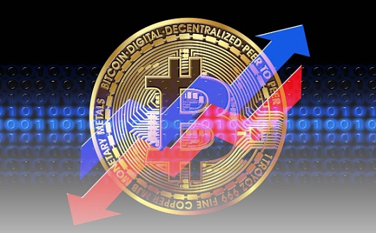 用户问如何在OKEx购买比特币。需要先判断他是否是新手。如果完全没有交易经验，需要解释注册和认证流程；如果已有账户但不懂操作，重点放在购买步骤。
考虑到安全问题，应该提醒用户完成KYC认证和设置二次验证。购买方式有币币交易和快捷买币两种，新手可能更适合快捷买币。还需要说明支付方式选择、价格影响因素等。
最后要强调资产安全，比如提到提币到硬件钱包。风险提示也不能少，特别是价格波动和技术风险。整个回答要简洁，避免让用户感到信息过载。
